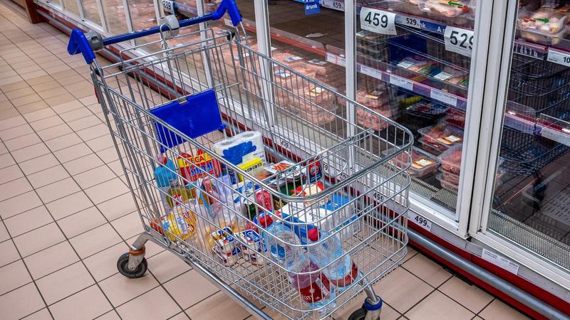 Magyarországon is megnyílnak az első hibrid boltok: személyzet nélkül is vásárolhatunk