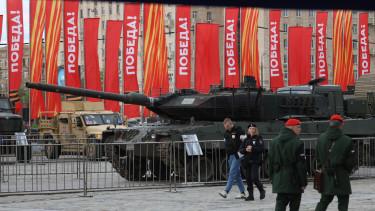 Az oroszok megrongálták a zsákmányolt Leopard tankot a győzelmi napi parádéra