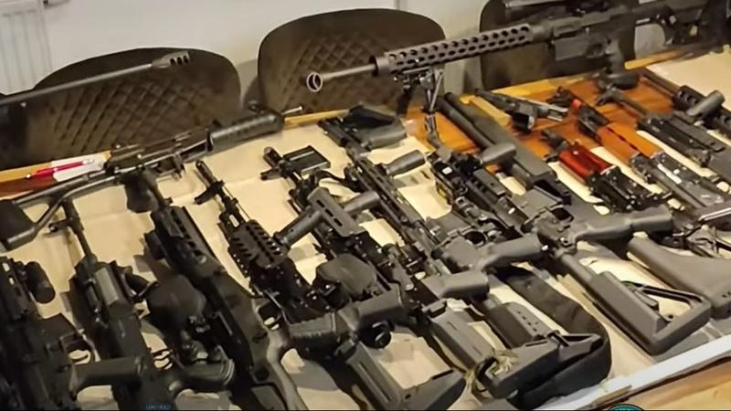 Szlovák fegyverkereskedő banda leleplezése: több mint 600 fegyver sorsa nyomozás alatt