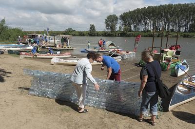 Petkalózok a Tisza-tavon: rekordmennyiségű hulladékot gyűjtöttek össze