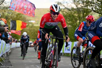 Vas Kata Blanka a Vuelta női versenyének élén a piros trikóban