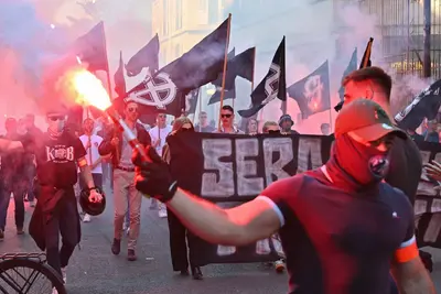 Európai neonácik és az AfD párt megfigyelése
