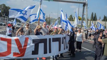Izraelben tömegek tüntetnek a túszok szabadon bocsátásáért és a tűzszünetért