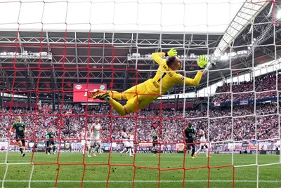 Gulácsiék győzelmével marad a BL remény; Leverkusen bajnokavatása várakozik