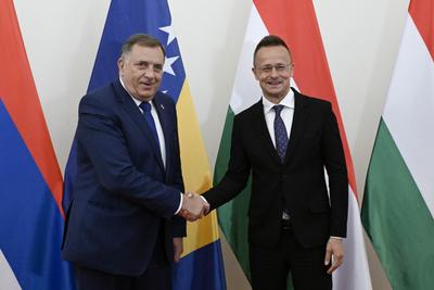 Szijjártó: Magyarország nem támogatja az ENSZ srebrenicai emléknapját