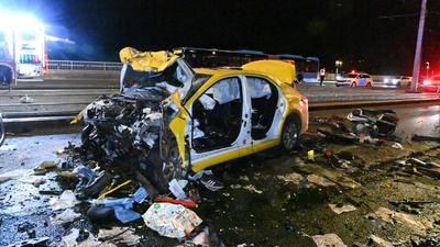 Taxitulajdonos meséli el, hogyan rabolták el az autóját az Árpád hídi tragédiában