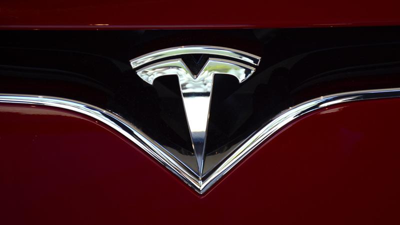 Tesla augusztusban leplezi le régóta várt robotaxiját