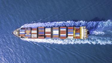 Válság a Vörös-tengeren: hajózási kapacitás csökkenése várható