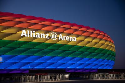 Müncheni stadion a szivárvány színeiben tündököl a Pride alatt