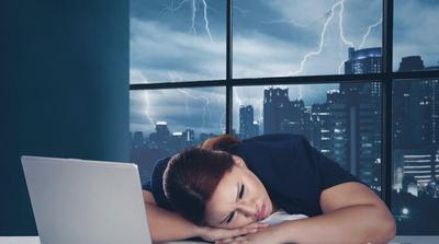 Hogyan befolyásolja a viharos idő az alvásunkat és mit tehetünk ellene?