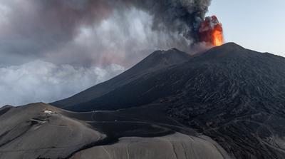 Az Etna kitörése miatt több tucat járatot töröltek Szicíliában