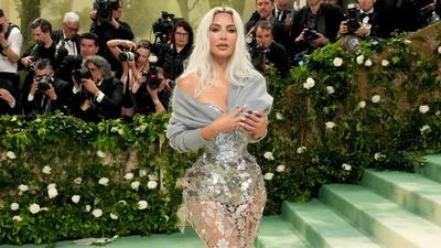 Kim Kardashian lenyűgöző megjelenése a Met-gálán