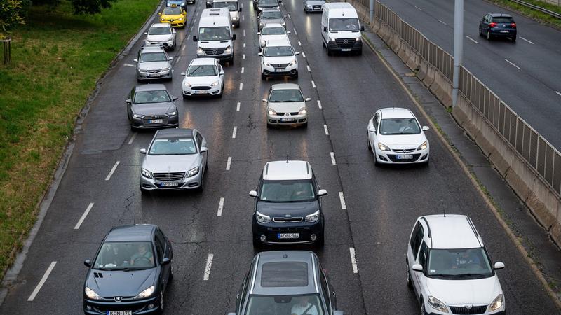 Káosz és hosszú várakozás a magyarországi autóhonosításban