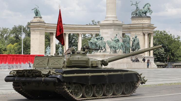 Orosz tankok a Hősök terén: Ryan Reynolds filmjének forgatása Budapesten