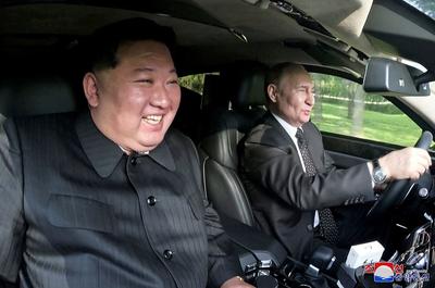 Putyin és Kim Dzsongun közös autózása vált mémforrássá Phenjanban