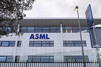 ASML fenyegeti a holland kormányt: költözés jöhet a szigorítások miatt