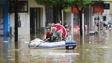 Kína küzd a szélsőséges időjárás kihívásaival: hőség és árvizek