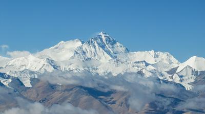 Túlzsúfolt az Everest: óriási dugók és veszélyek a csúcson