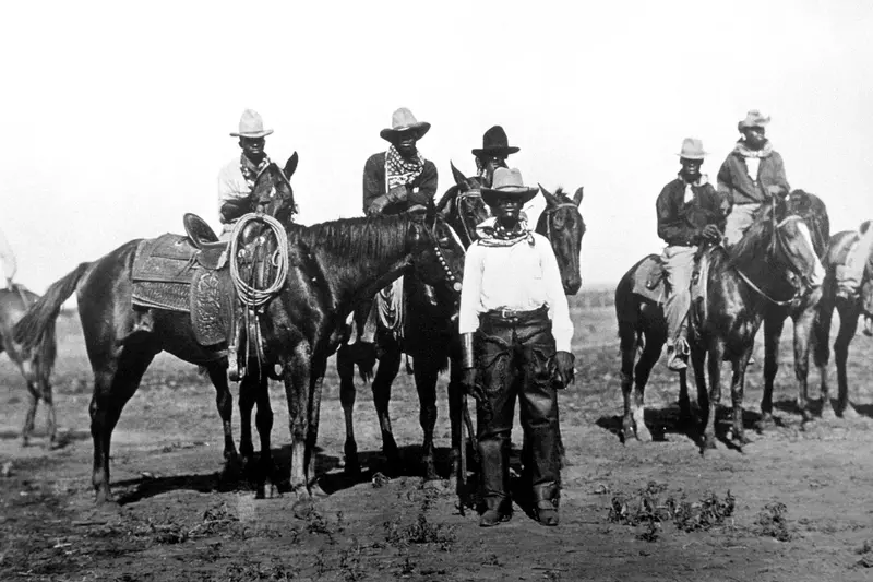 A fekete cowboyok rejtett története és hatásuk a vadnyugatra