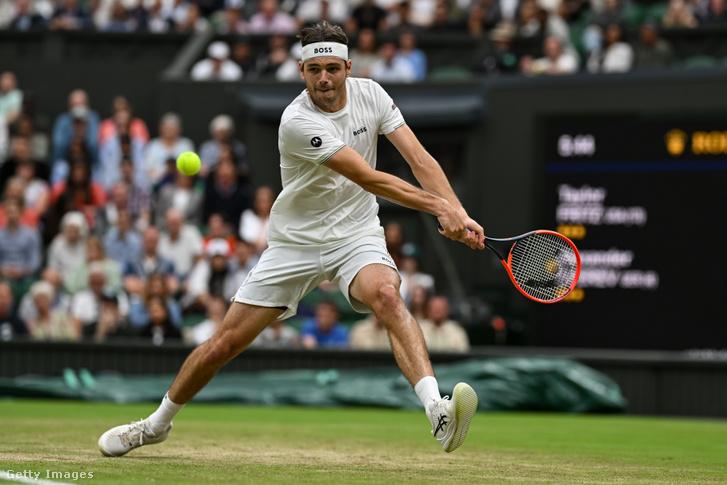 Zverev kiesett, Kalinszkaja feladásával Wimbledonban