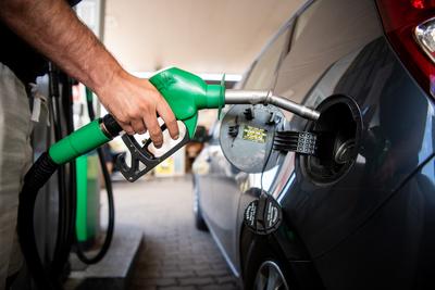 Kormány bejelentése: a hazai üzemanyagárak elértek egy fontos mérföldkövet