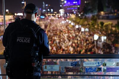 Tízezrek tüntettek Tel-Avivban a tűzszünetért és a túszok szabadon engedéséért
