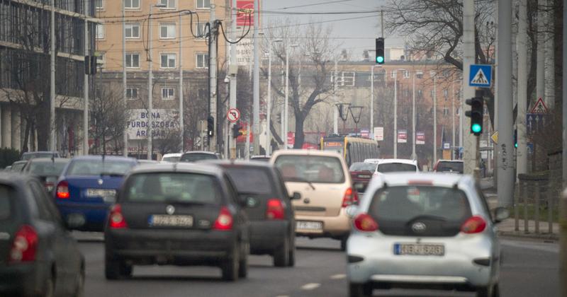 A forgalmas út mellett felnőtt gyerekek mentális kockázatai