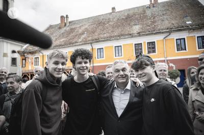 Orbán Viktor Szentendrei szelfije és az elmaradt felújítás ígérete