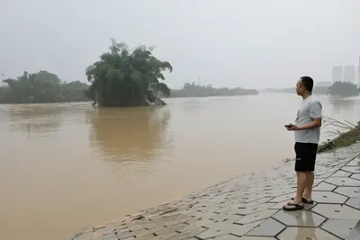 Özönvízszerű esőzések és áradások sújtják Kína déli részét