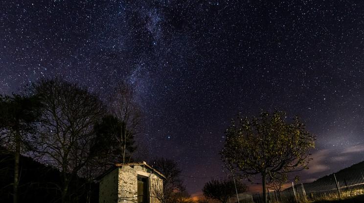 Meteor tűzgömb festette neonkékbe az ibériai égboltot