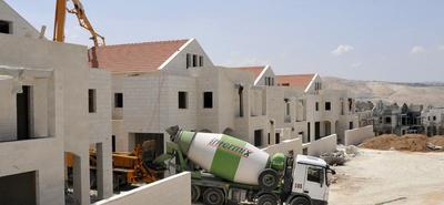 Izrael jóváhagyja új ciszjordániai telepeslakások építését