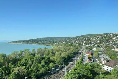 Balatonnál szigorítják az építési szabályokat a kertvárosias jelleg megőrzése érdekében