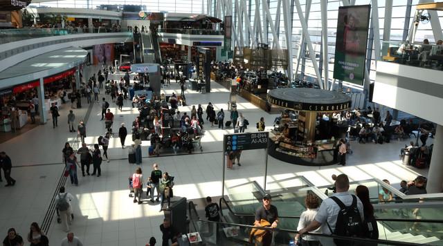 Káosz a Liszt Ferenc repülőtéren: Utasok ragadtak a tranzitban