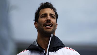Folytatódik a szócsata: Villeneuve élesen kritizálja Ricciardót