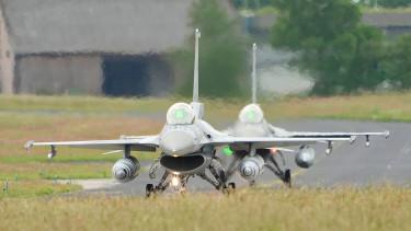 Ukrajna NATO területén tárolja majd F-16-os vadászbombázóit