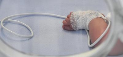 Egészséges újszülött fiú érkezett a hatvani kórház babamentő inkubátorába
