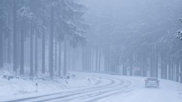 Áprilisi tél Németországban: havazás okoz fennakadásokat és baleseteket