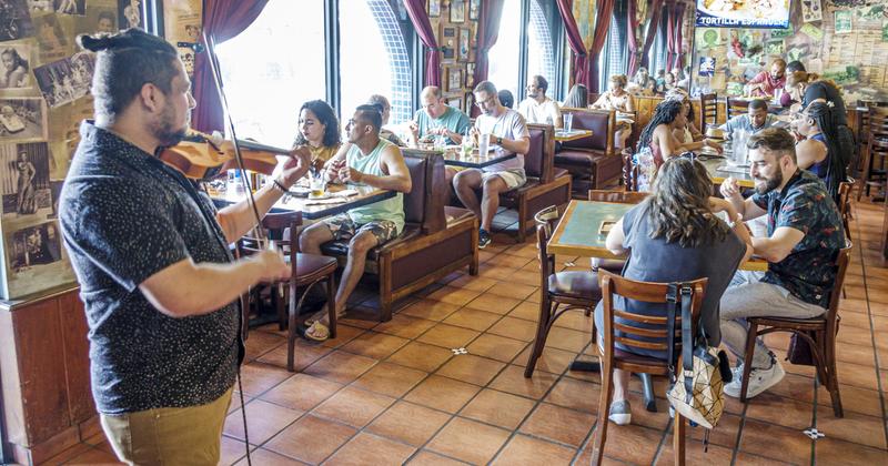 97 cigányzenekar szórakoztatja az éttermi vendégeket a Muzsikáló Magyarország 2024 programban