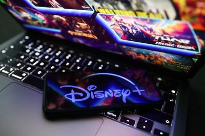 A Disney+ megszorítja a jelszómegosztást és új filmekkel csalogat