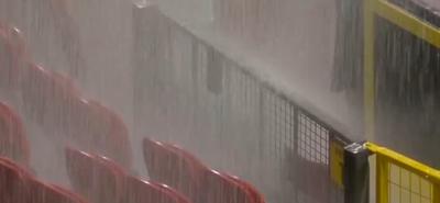 Heves esőzés sújtotta Manchester-t, az Old Traffordot víz öntötte el