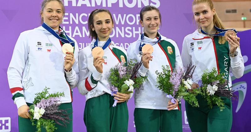 A magyar junior női kardcsapat bronzérmes lett a rijádi világbajnokságon