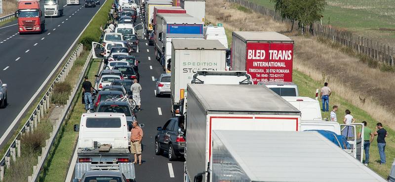 Több kilométeres torlódás az M1-es autópályán baleset miatt