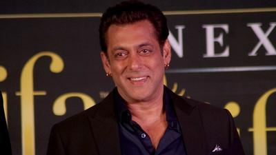 Salman Khan bollywoodi sztár házára tüzet nyitottak