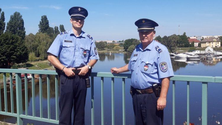Rendőrök és mentősök mentettek meg egy férfit a Sugovica-hídon Baján