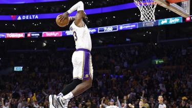 LeBron James hatalmas új szerződése: játszhat fiával a Lakersben