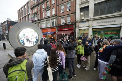 Botrány és káosz a Dublin-New York élőzésen: a közvetítést felfüggesztették