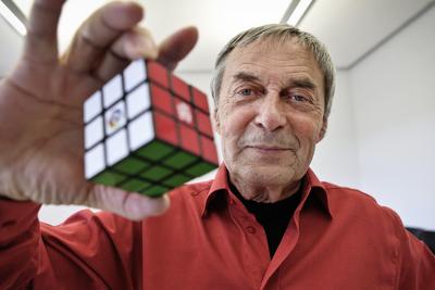Rubik Ernő magyarázatot ad a Rubik-kocka 'kirakhatatlanságára'