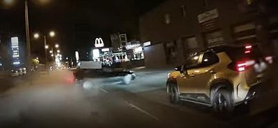 Autós kisodródott és a McDonald’s üvegteraszáig csúszott Budapesten