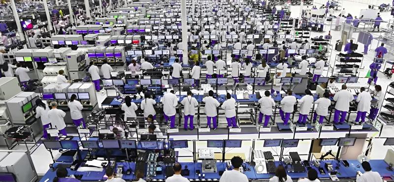 Az Apple félretolhatja az összeszerelő munkásokat robotokkal