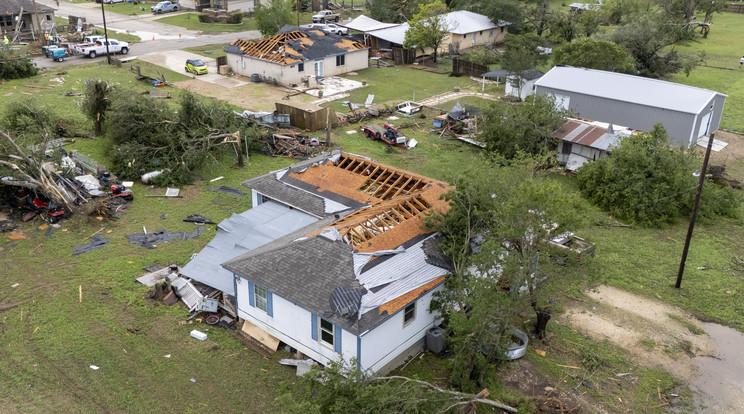 Több mint 22 halálos áldozatot követeltek a közép-amerikai viharok